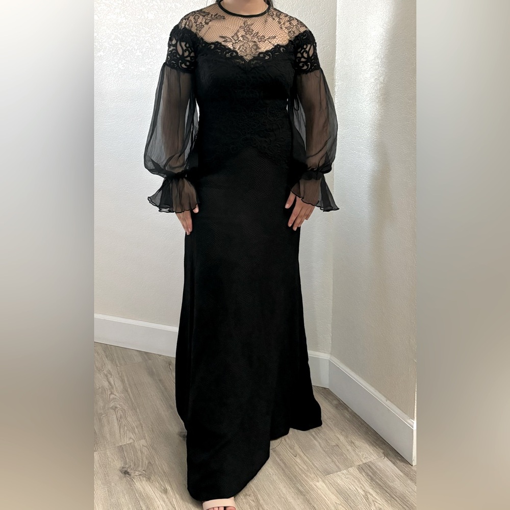 Long lace formal gown. Size 4